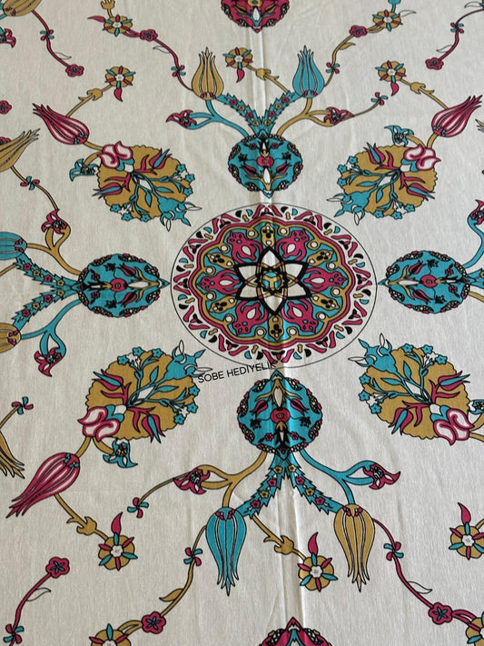 Beyaz Desenli Dikdörtgen Masa Örtüsü – 230×175 cm