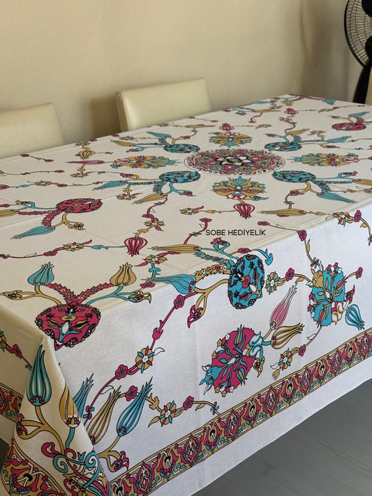 Beyaz Desenli Dikdörtgen Masa Örtüsü – 230×175 cm
