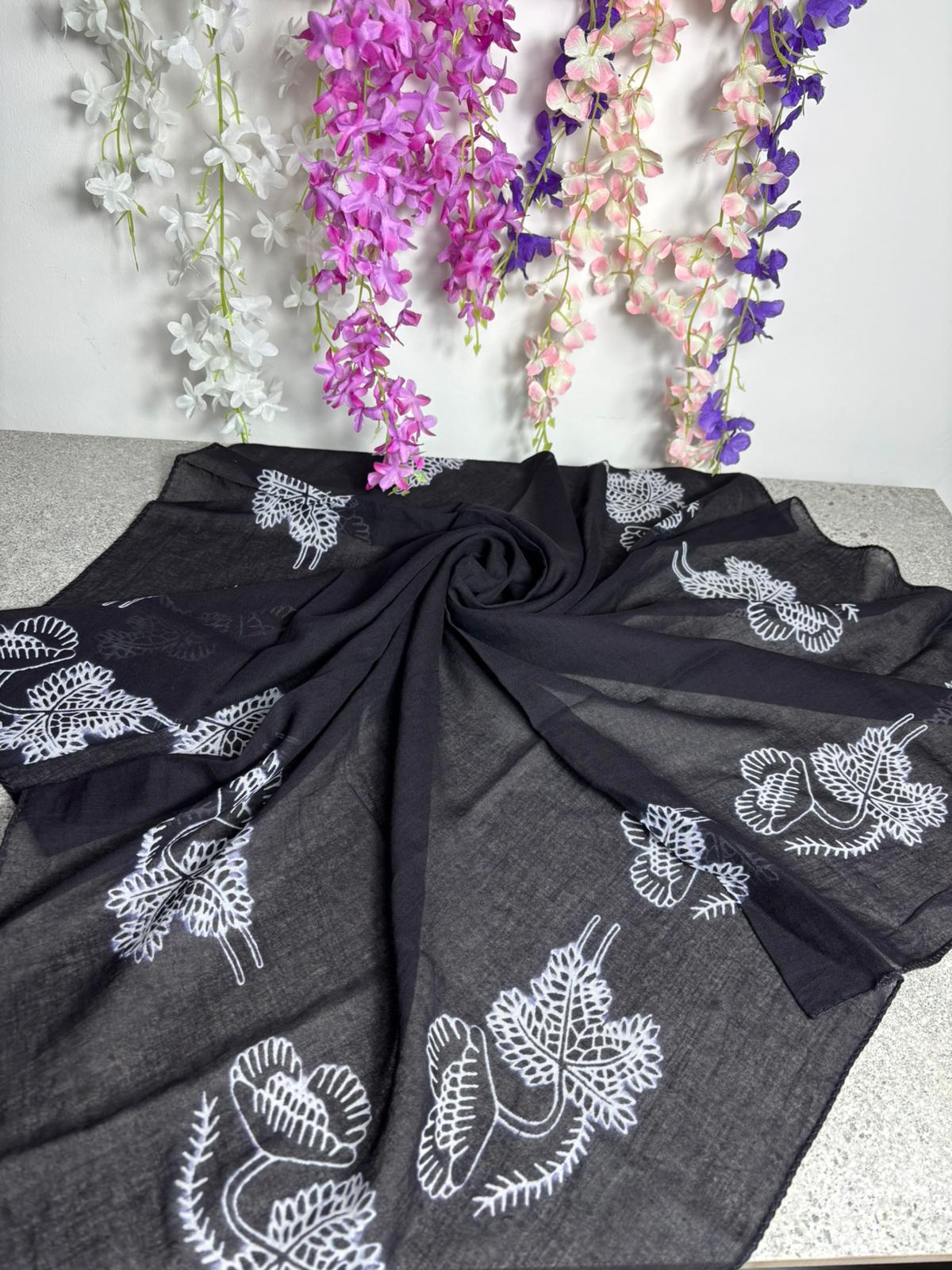 Siyah Beyaz Desenli Tülbent Yazma – İnce ve Nefes Alan Kumaş