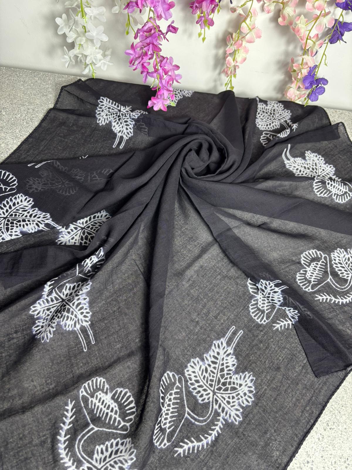 Siyah Beyaz Desenli Tülbent Yazma – İnce ve Nefes Alan Kumaş