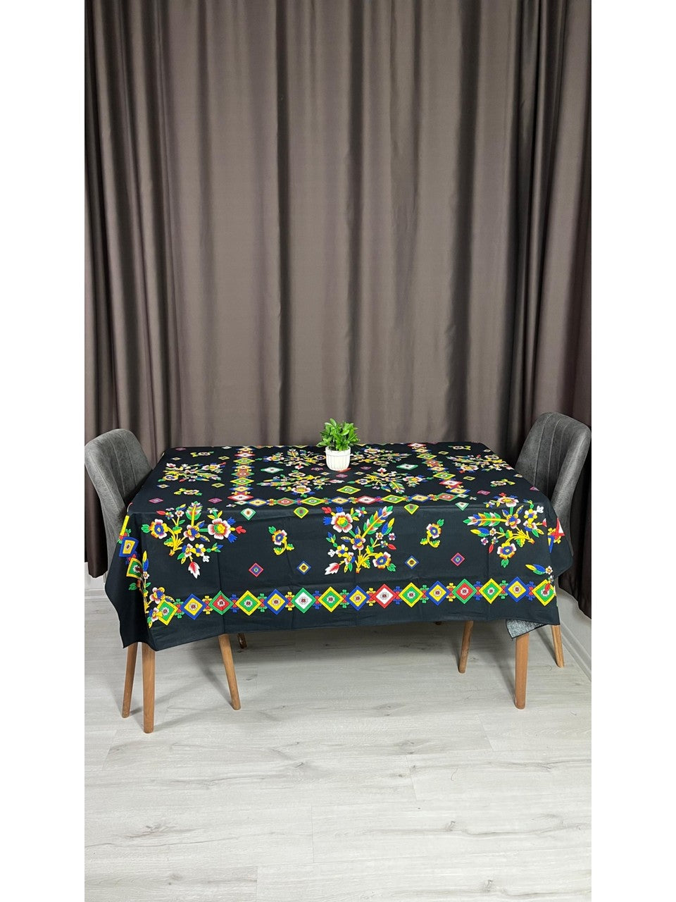 Yöresel Tokat Çiçek Desenli 170x170 Kare Masa Örtüsü - Siyah