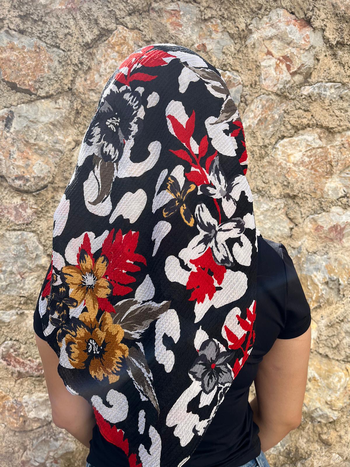 Siyah Çiçek Desenli Pamuklu Yazma