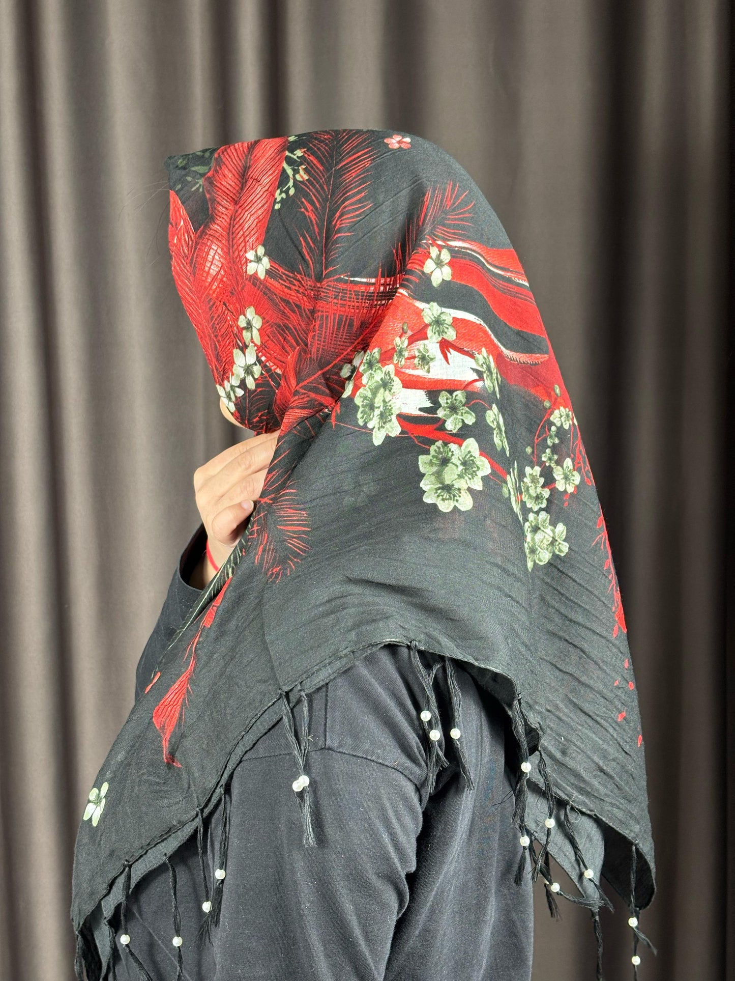 Siyah Kırmızı Çiçek Desenli Pamuklu Yazma